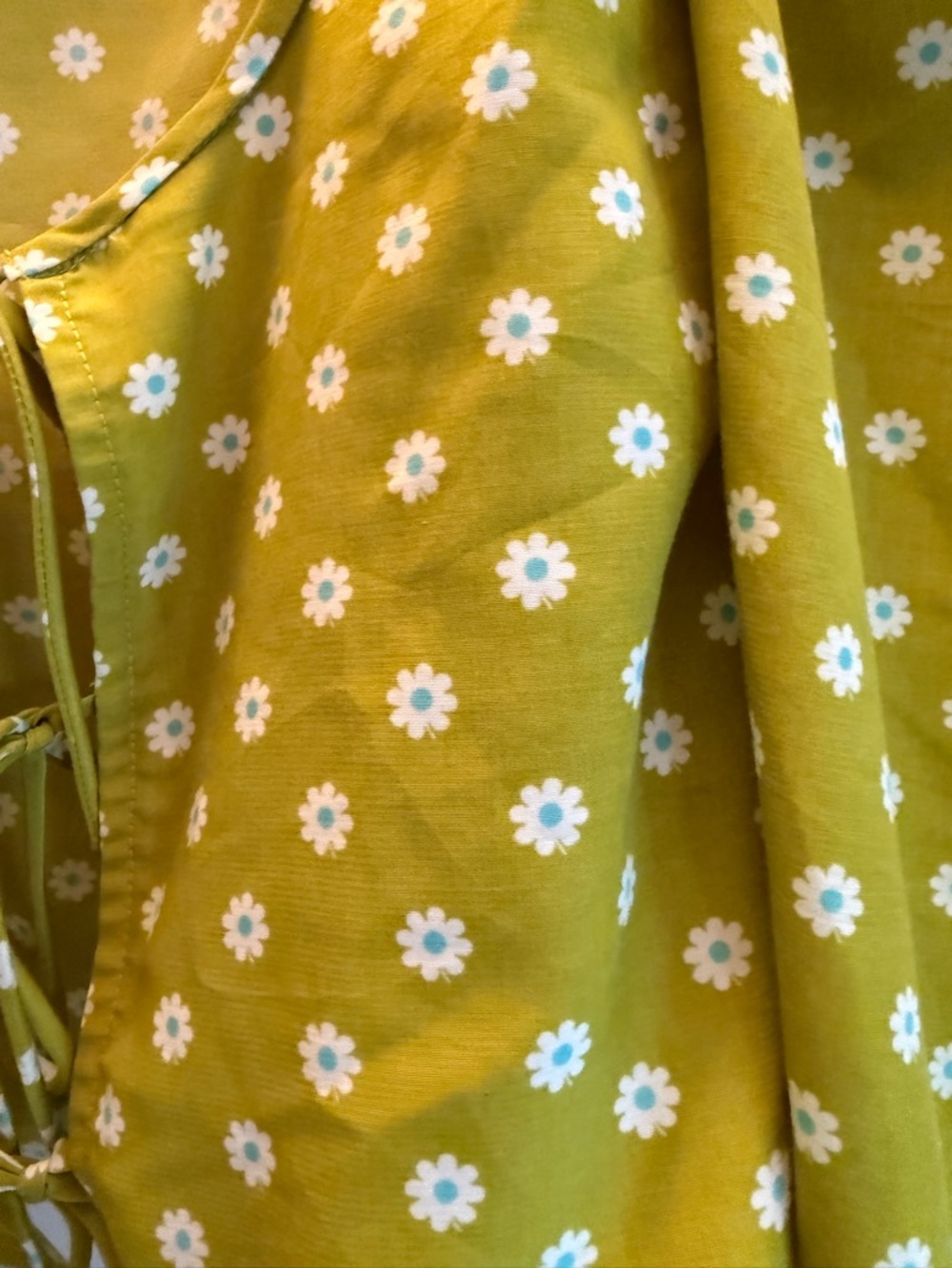 Levi's Lime Green Daisy Tie-Front Puff Sleeve Top - Picture 4 of 5